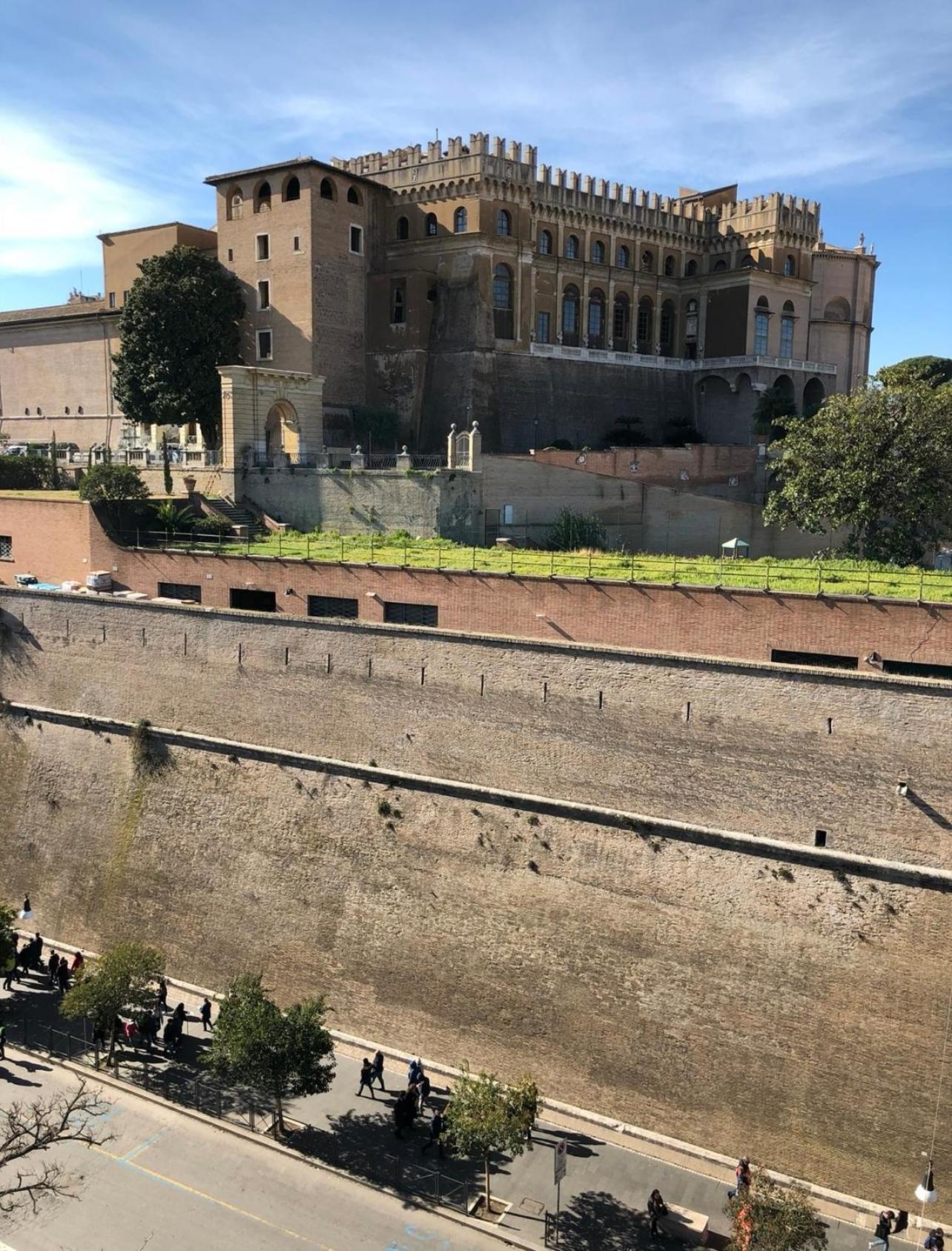 Zeus Group Vatican Rome Exterior photo