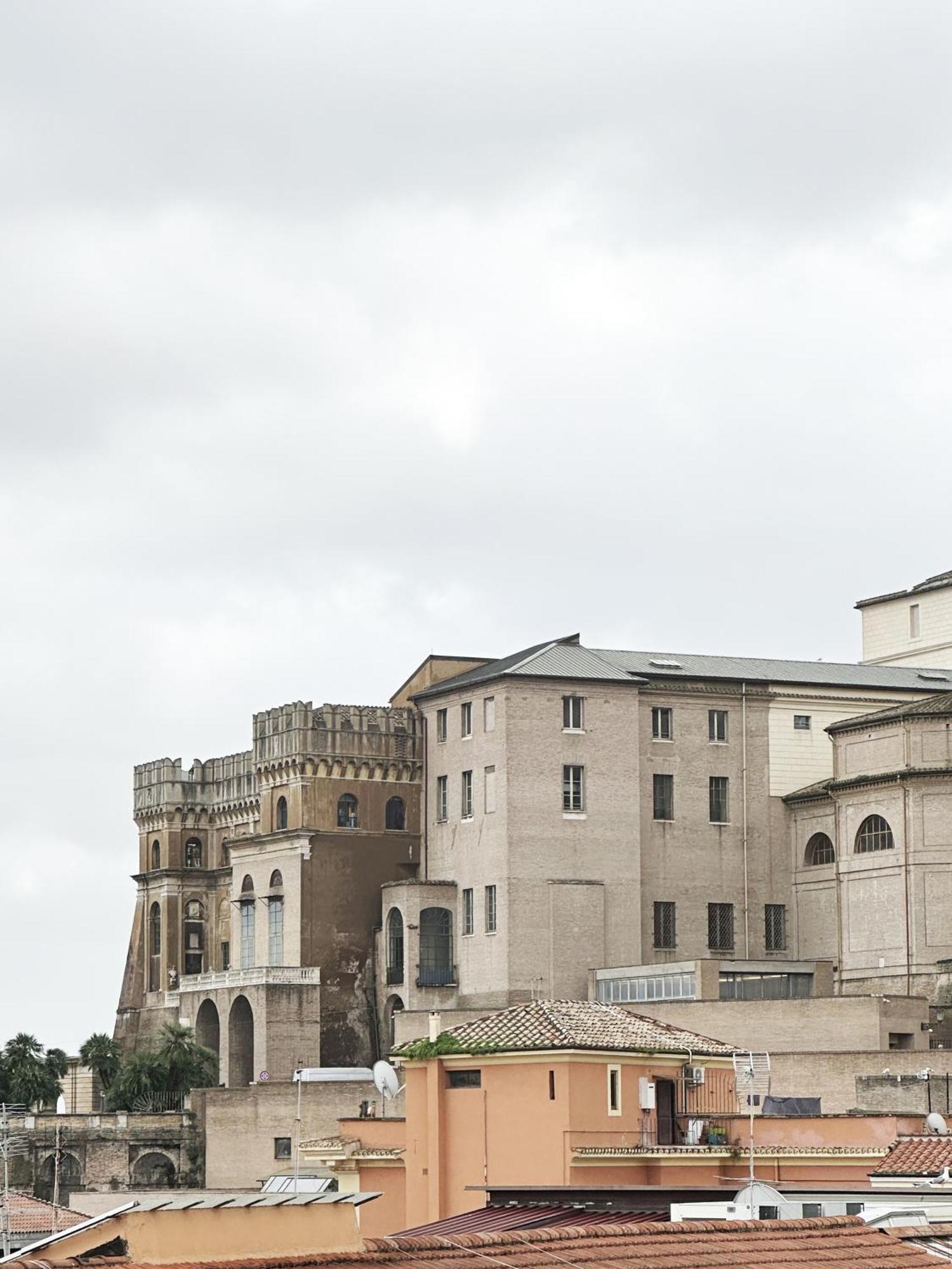 Zeus Group Vatican Rome Exterior photo