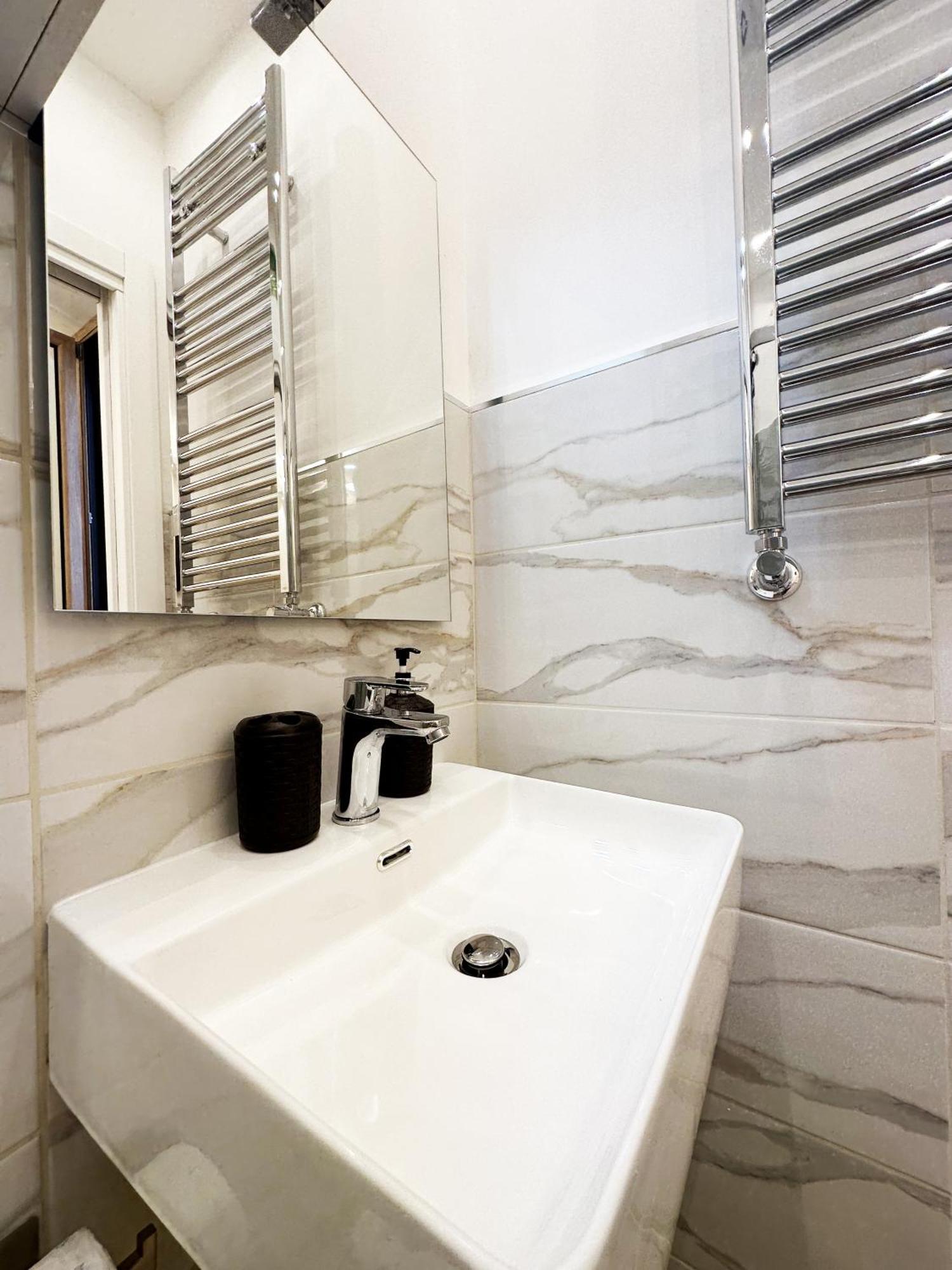 Zeus Group Vatican Rome Exterior photo